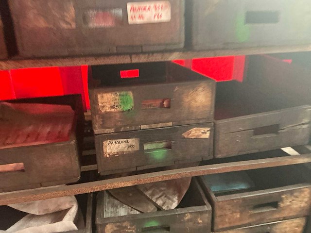 Wandrek met houten bakken - afbeelding 4 van  5