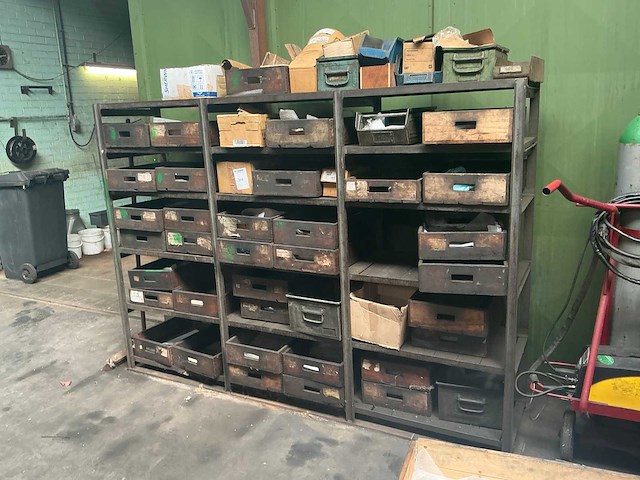 Wandrek met houten bakken - afbeelding 1 van  5