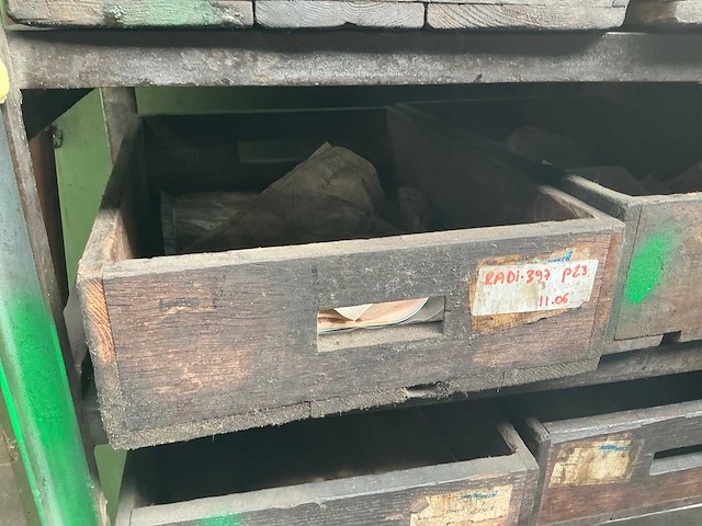 Wandrek met houten bakken - afbeelding 5 van  5