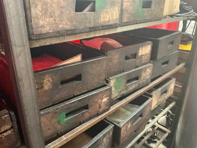 Wandrek met houten bakken - afbeelding 5 van  5