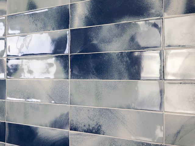 Wandtegels 48m2 polar blue glanzend 7,5x30cm - afbeelding 1 van  4