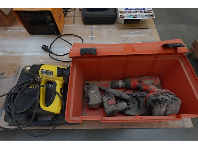 Warmeluchtblazer power plus + accu boormachine black&decker - afbeelding 1 van  6