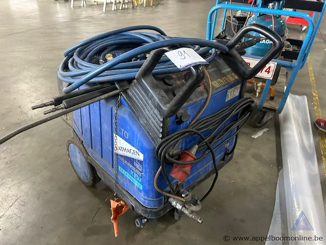 Warmwater hogedrukreiniger alto 3040h, bouwjaar 2000, met serienummer 7602454. voorzien van een motorvermogen van 5,4 kw, een verwarmingsvermogen van 59 kw en een maximale druk van 180 bar. - afbeelding 1 van  2