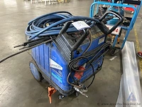 Warmwater hogedrukreiniger alto 3040h, bouwjaar 2000, met serienummer 7602454. voorzien van een motorvermogen van 5,4 kw, een verwarmingsvermogen van 59 kw en een maximale druk van 180 bar.