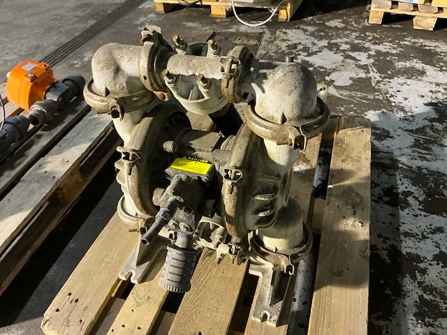 Warren rupp sandpiper membraanpomp - afbeelding 1 van  4