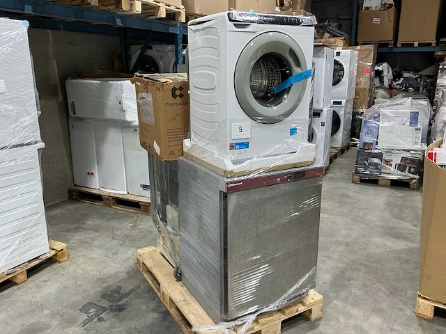 Wasmachine + industriële koelkast + dampkap + vaatswasmachine - afbeelding 1 van  10