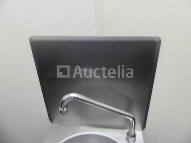 Wastafel met drukknop - afbeelding 5 van  9