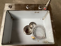 Wastafel met kraan en toebehoren. 75cm hoog - afbeelding 3 van  8
