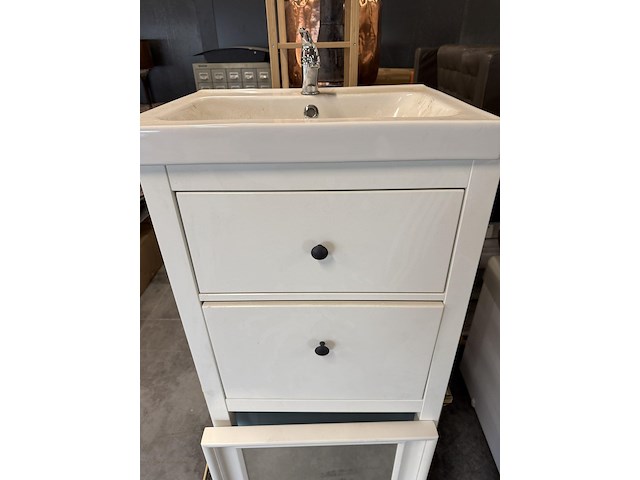 Wastafel met spiegel - afbeelding 1 van  6