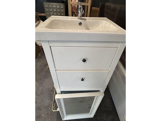 Wastafel met spiegel - afbeelding 4 van  6