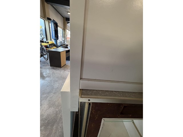 Wastafel met spiegel - afbeelding 6 van  6