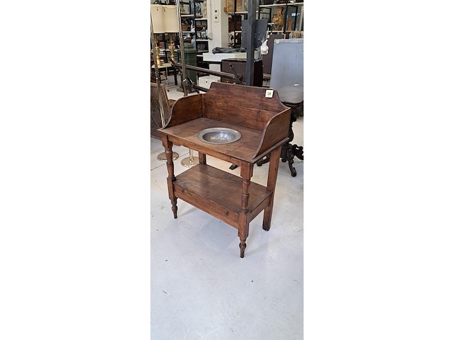 Wastafel met tinnen kom - afbeelding 1 van  2