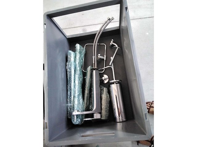 Wastafelkraan met accessoires - afbeelding 1 van  2