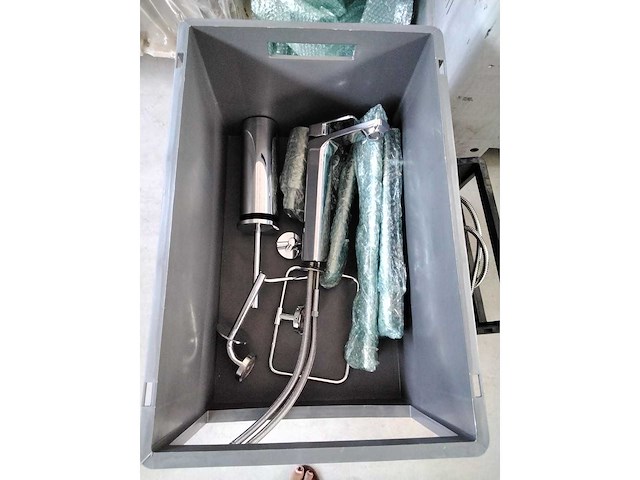 Wastafelkraan met accessoires - afbeelding 2 van  2