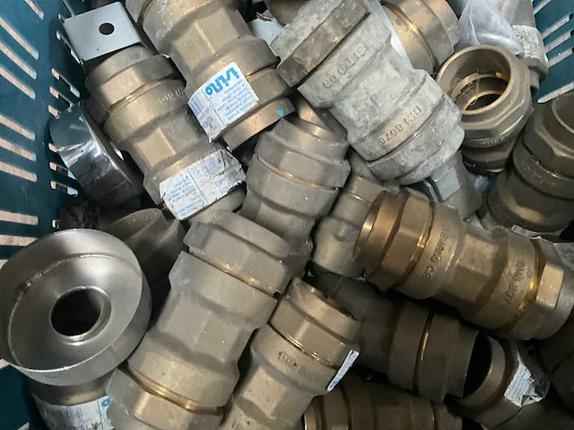 Waterbuis en diverse koppelingen - afbeelding 2 van  13