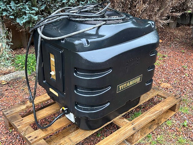 Waterco titanium black zwembad warmtepomp - afbeelding 1 van  7