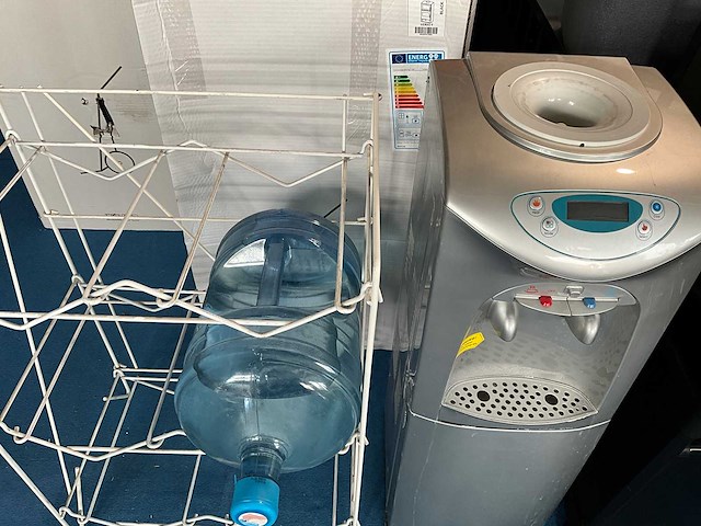 Waterdispenser koud-warm incl 4flessen water - afbeelding 2 van  2