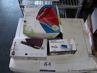 Waterfilterkan brita, staafmixer mandine, projectieklok