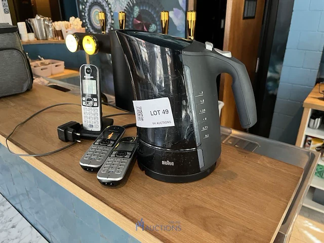 Waterkoker en 3 telefoontoestellen - afbeelding 1 van  3