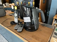 Waterkoker en 3 telefoontoestellen