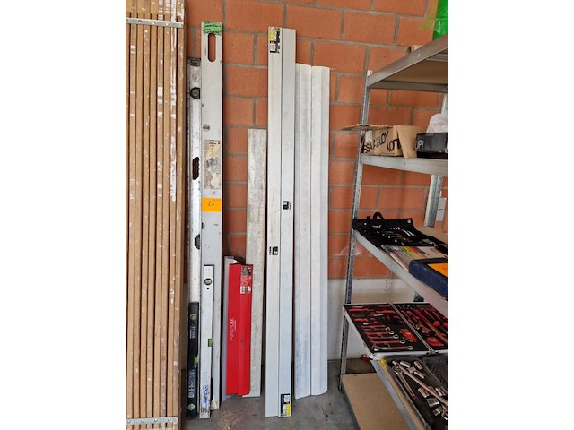 Waterpassen, afsleeplatten, pleistermes - afbeelding 1 van  6