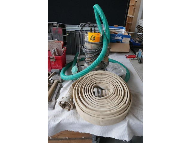 Waterpomp + brandweerslang - afbeelding 1 van  4