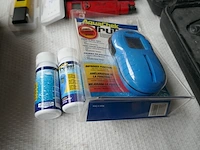 Watertester + producten voor reinigen zwembad - afbeelding 2 van  4