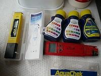 Watertester + producten voor reinigen zwembad - afbeelding 3 van  4