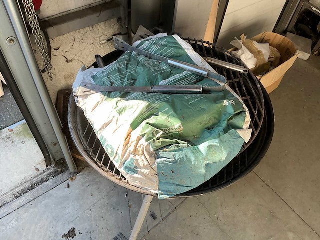 Weber houtskoolbarbecue - afbeelding 4 van  4