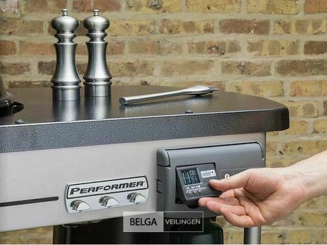 Weber performer deluxe gbs 57cm is een uitgebreide houtskoolbarbecue - afbeelding 3 van  7