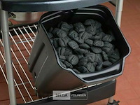 Weber performer deluxe gbs 57cm is een uitgebreide houtskoolbarbecue - afbeelding 4 van  7