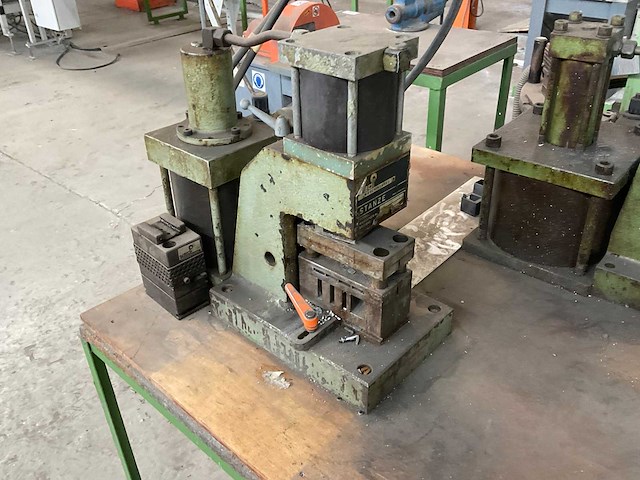 Wedi pneumatische stansmachine (2x) - afbeelding 2 van  5
