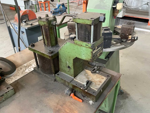 Wedi pneumatische stansmachine (2x) - afbeelding 3 van  5