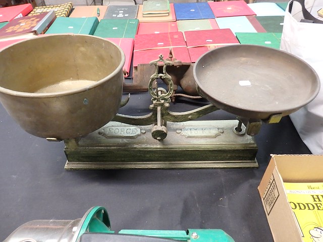 Weegschaal en molentje - afbeelding 1 van  3