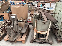Weegschaal en wasmachine vintage - afbeelding 1 van  6