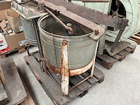 Weegschaal en wasmachine vintage - afbeelding 3 van  6