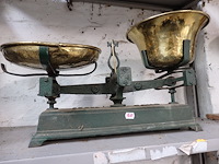 Weegschaal koperen schalen - afbeelding 1 van  1