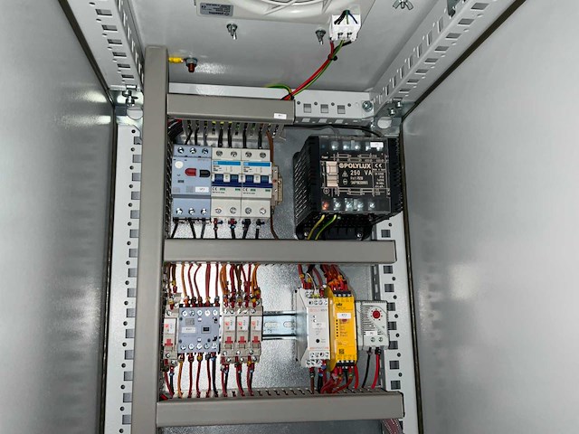 Weg eucfw110031t40fayz cfw-11 frequentieregelaar met schakelkast - afbeelding 7 van  17