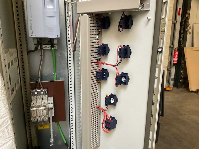 Weg eucfw110031t40fayz cfw-11 frequentieregelaar met schakelkast - afbeelding 6 van  17