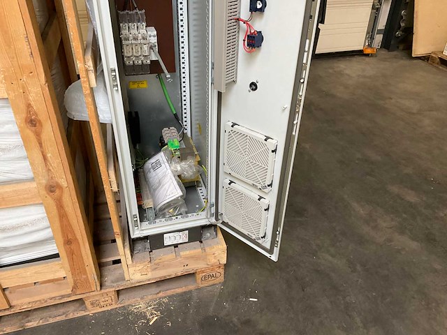 Weg eucfw110031t40fayz cfw-11 frequentieregelaar met schakelkast - afbeelding 16 van  17