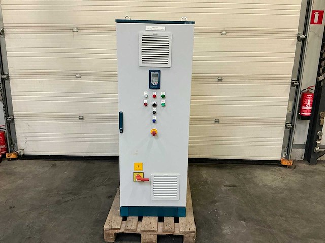 Weg eucfw110038t 40faz frequentieregelaar met schakelkast - afbeelding 1 van  12