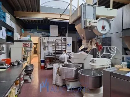 Wegens faillissement benth brood- en banketbakkerij bv - warme bakkerij met diverse machines, installatiegoederen en winkelinrichting te dendermonde