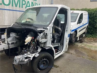 Wegens faillissement taxi marcel - 8 wrakken en oplegger te herentals