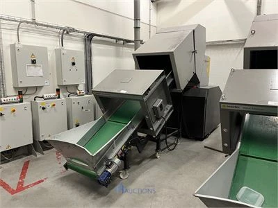 Wegens faillissement tupperware belgium nv - kunststofgranulators, trechter-/doseerinstallaties, dro...