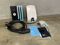 Wegens overstock - grote partij professionele ev-laadinfrastructuur, waaronder laadstations, laadkab...