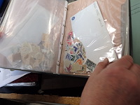 Wereldverzameling losse zegels in 2 mappen enorm veel zegels - afbeelding 3 van  5