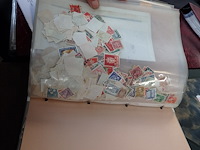 Wereldverzameling losse zegels in 2 mappen enorm veel zegels - afbeelding 4 van  5