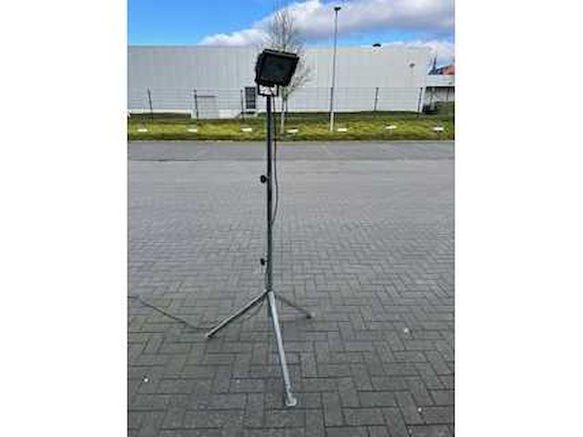 Werfhalogeenlamp op staander - lighting - afbeelding 1 van  1
