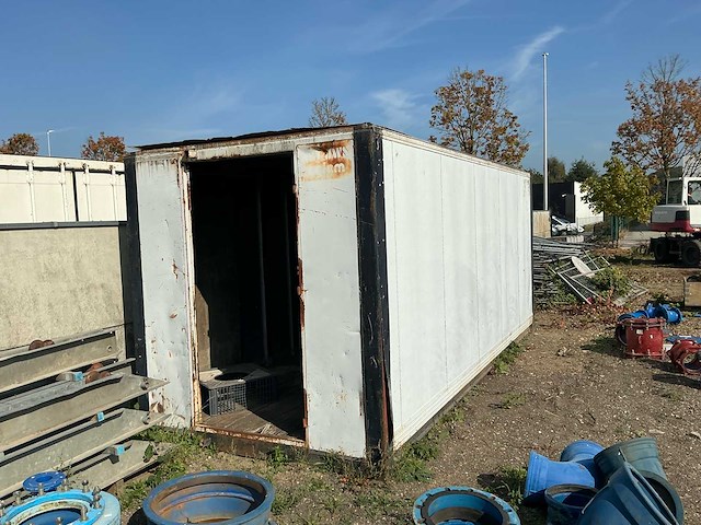 Werfopslagcontainer met rekken opslagcontainer - afbeelding 1 van  6