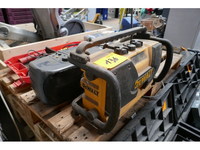 Werfradio dewalt + draagbare radio - afbeelding 1 van  3